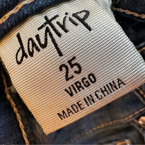 Buckle Capris Stretch Jean - Picture 4 of 5